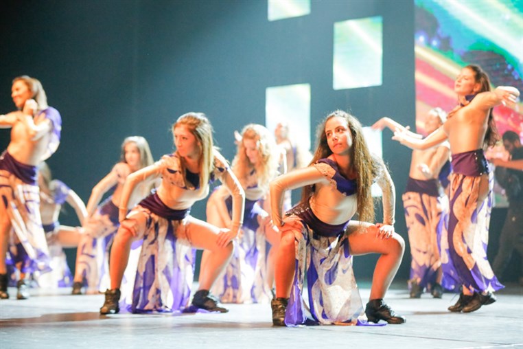 Tribe Dance Hold Your Dream 